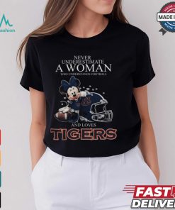 Never Underestimate A Woman Who Understands Football And Loves Auburn Tigers x Minnie Mouse T Shirt