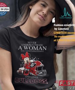 Never Underestimate A Woman Who Understands Football And Loves Georgia Bulldogs x Minnie Mouse T Shirt