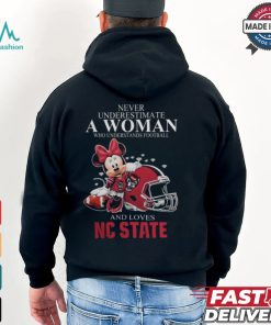 Never Underestimate A Woman Who Understands Football And Loves NC State Wolfpack x Minnie Mouse T Shirt