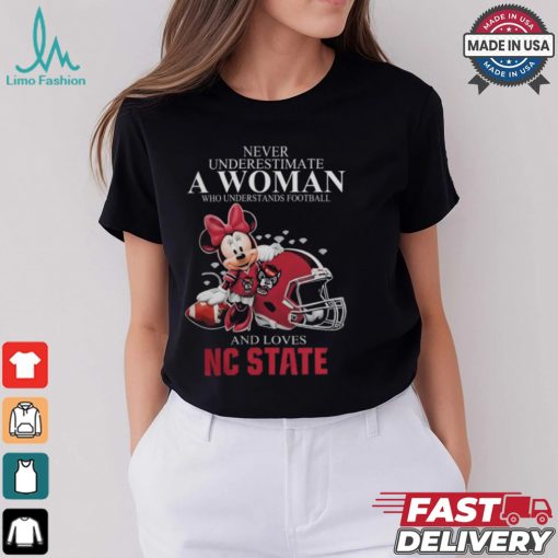 Never Underestimate A Woman Who Understands Football And Loves NC State Wolfpack x Minnie Mouse T Shirt