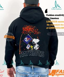 New England Patriots Snoopy Fan Enjoying The Fall Season T Shirt
