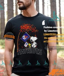 New England Patriots Snoopy Fan Enjoying The Fall Season T Shirt