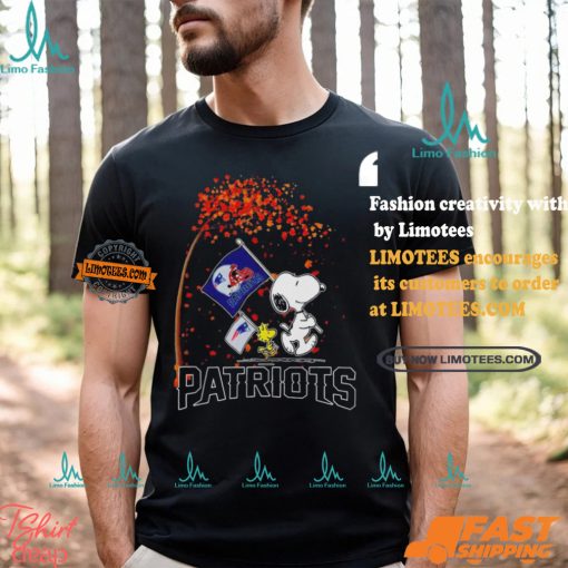New England Patriots Snoopy Fan Enjoying The Fall Season T Shirt