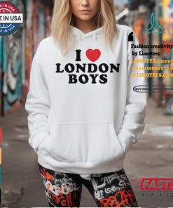 Official Maisie Peters Wearing I Love London Boys t shirt
