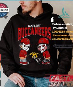 Tampa Bay Buccaneers NFL Halloween Peeing Funny Shirt