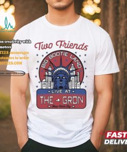 Two Friends Statue Of Liberty Live At New York City T shirt