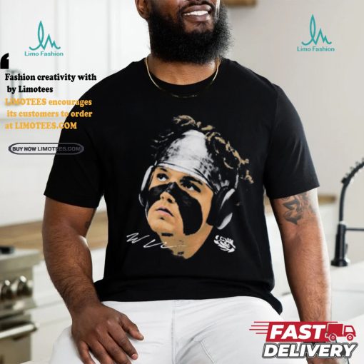 Will Campbell head signature locked in shirt
