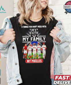 3 things you don’t mess with my faith my family my Philadelphia Phillies signatures shirt