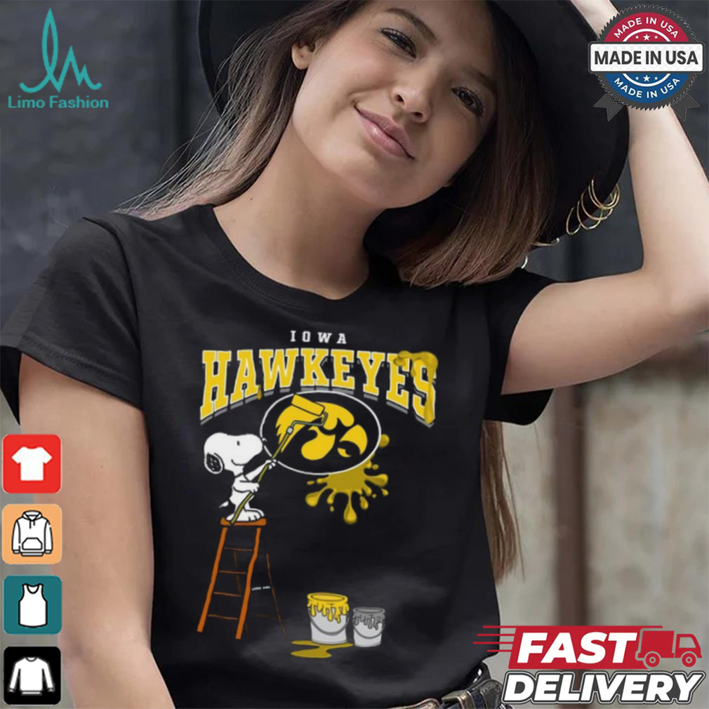 Iowa Hawkeyes Snoopy Painting Shirt Iowa Hawkeyes Snoopy Painting Shirt