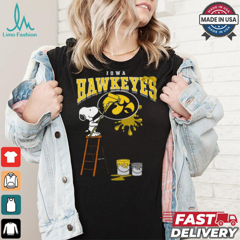 Iowa Hawkeyes Snoopy Painting Shirt Iowa Hawkeyes Snoopy Painting Shirt