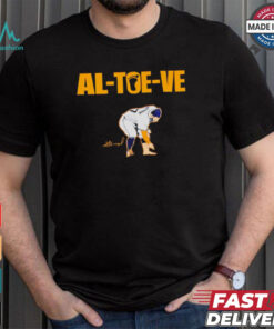 Jose Altuve al toe ve take off his shoe signature shirt