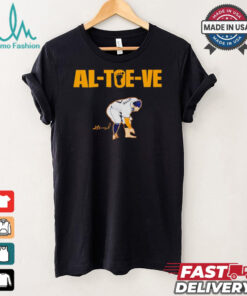 Jose Altuve al toe ve take off his shoe signature shirt