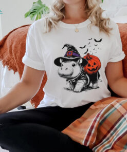 Moo Deng Bouncy Pig Moo Deng Halloween Funny Hippo With Pumpkin Witch Hat 2024 shirt