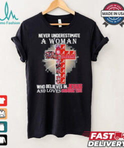 Never Underestimate A Woman Who Believes In Jesus And Loves Alabama Crimson Tide T Shirt
