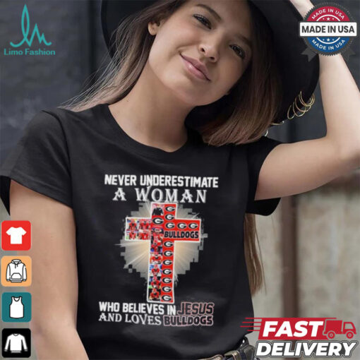 Never Underestimate A Woman Who Believes In Jesus And Loves Georgia Bulldogs T Shirt