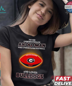 Never underestimate an old man who loves Bulldogs shirt