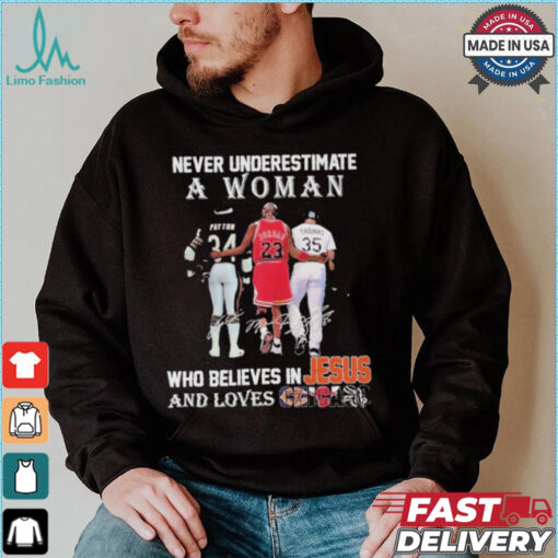 Official Chicago Bulls Chicago Bears Never Underestimate A Woman Believes In Jesus T Shirt