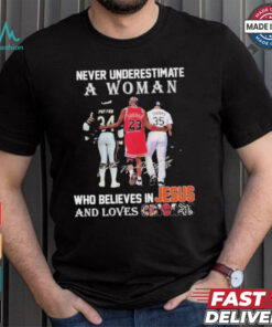 Official Chicago Bulls Chicago Bears Never Underestimate A Woman Believes In Jesus T Shirt
