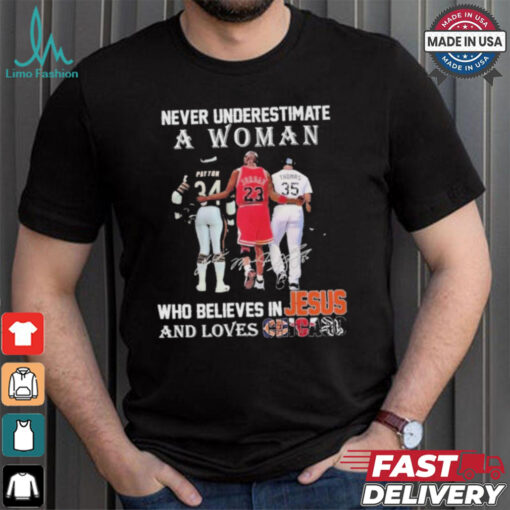 Official Chicago Bulls Chicago Bears Never Underestimate A Woman Believes In Jesus T Shirt