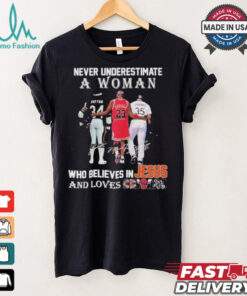 Official Chicago Bulls Chicago Bears Never Underestimate A Woman Believes In Jesus T Shirt