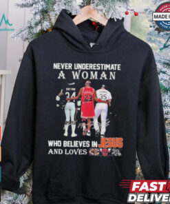 Official Chicago Bulls Chicago Bears Never Underestimate A Woman Believes In Jesus T Shirt