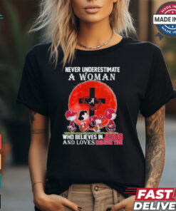 Peanuts Characters Never Underestimate A Woman Who Believes In Jesus And Loves Alabama Crimson Tide Shirt