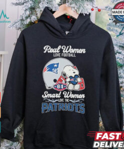 Real Women Love Football Smart Women Love The New England Patriots T Shirt