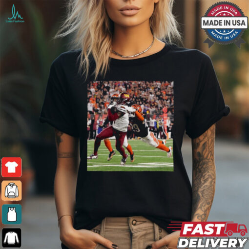 Terry McLaurin 17 of the Washington Commanders catches a 55 yard pass against Cam Taylor Britt 29 of the Cincinnati Bengals t shirt