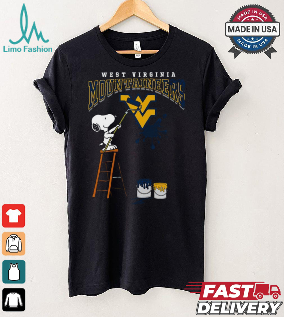 West Virginia Mountaineers Snoopy Painting Shirt West Virginia Mountaineers Snoopy Painting Shirt