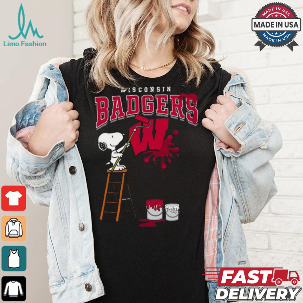 Wisconsin Badgers Snoopy Painting Shirt Wisconsin Badgers Snoopy Painting Shirt