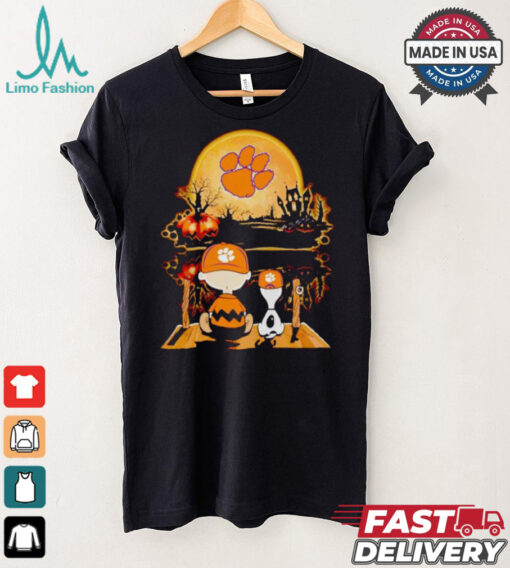 Charlie Brown and Snoopy watch Clemson Tigers moon Halloween shirt