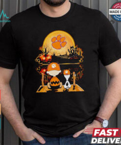 Charlie Brown and Snoopy watch Clemson Tigers moon Halloween shirt