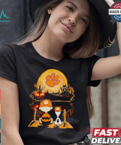 Charlie Brown and Snoopy watch Clemson Tigers moon Halloween shirt