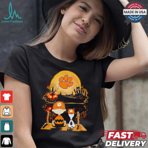Charlie Brown and Snoopy watch Clemson Tigers moon Halloween shirt