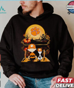 Charlie Brown and Snoopy watch Clemson Tigers moon Halloween shirt