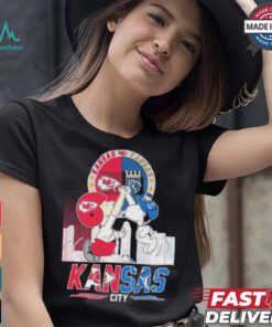Official Snoopy And Charlie Browns High Five Kansas City Chiefs X Kansas City Royals Shirt