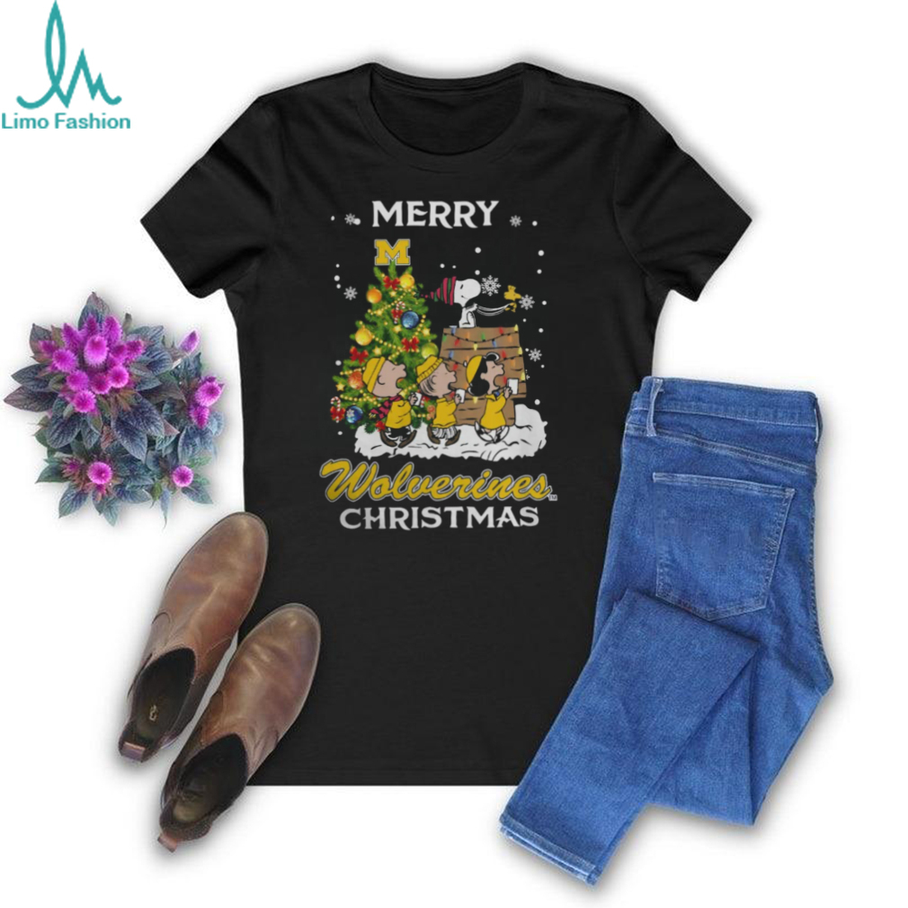 2024 Michigan Wolverines Snoopy And Friends Merry Christmas Shirt 2024 Michigan Wolverines Snoopy And Friends Merry Christmas Shirt