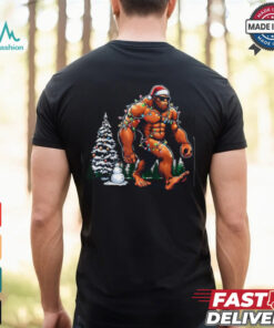 Santa Bigfoot Christmas Tree Lights Funny Sasquatch Believe T Shirt Recovered