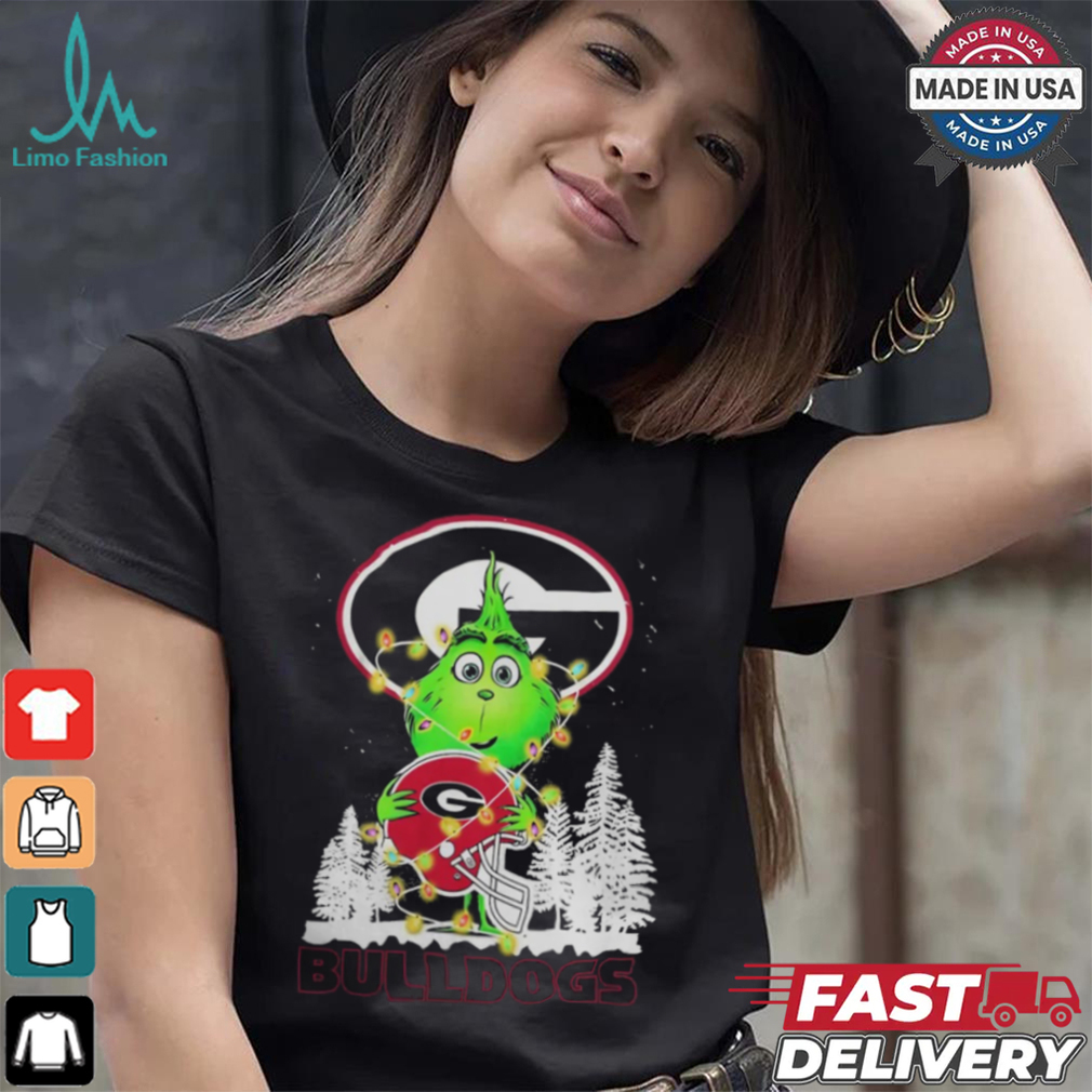 The Grinch Hug Georgia Bulldogs Helmet Christmas Shirt The Grinch Hug Georgia Bulldogs Helmet Christmas Shirt
