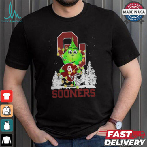 The Grinch Hug Oklahoma Sooners Helmet Christmas Shirt