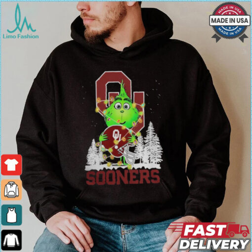 The Grinch Hug Oklahoma Sooners Helmet Christmas Shirt