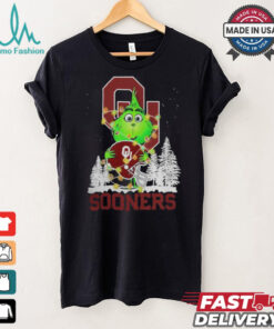 The Grinch Hug Oklahoma Sooners Helmet Christmas Shirt