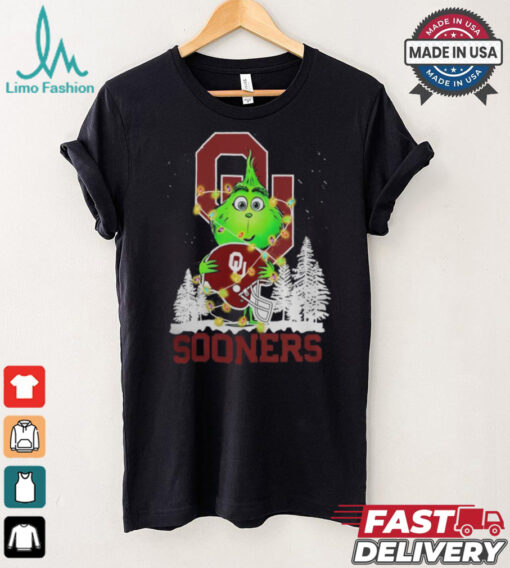 The Grinch Hug Oklahoma Sooners Helmet Christmas Shirt