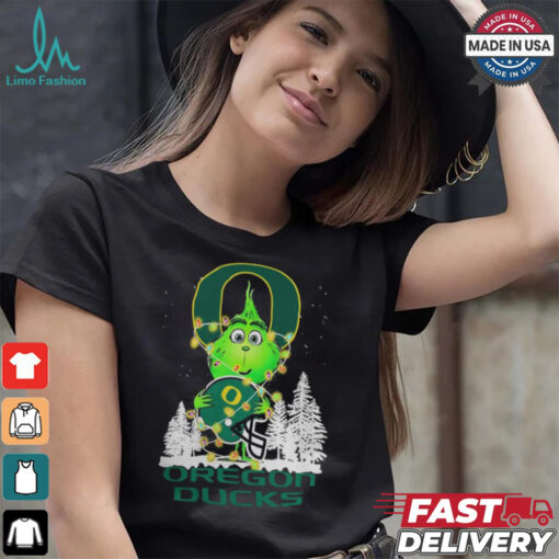 The Grinch Hug Oregon Ducks Helmet Christmas Shirt