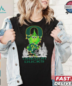 The Grinch Hug Oregon Ducks Helmet Christmas Shirt
