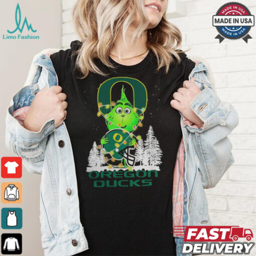 The Grinch Hug Oregon Ducks Helmet Christmas Shirt