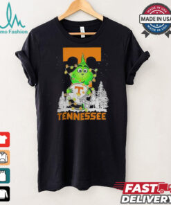 The Grinch Hug Tennessee Volunteers Helmet Christmas Shirt