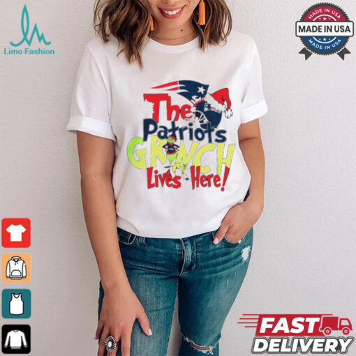 The New England Patriots Grinch Lives Here Christmas T Shirt