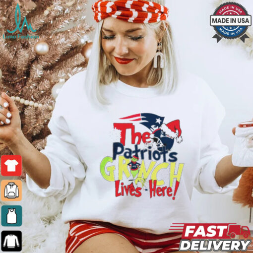 The New England Patriots Grinch Lives Here Christmas T Shirt