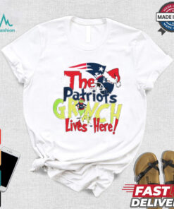 The New England Patriots Grinch Lives Here Christmas T Shirt